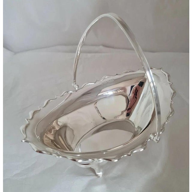 Sterling Silver Swing-Handle Basket from Joseph Rodgers & Sons, 1919 For Sale - Image 3 of 11