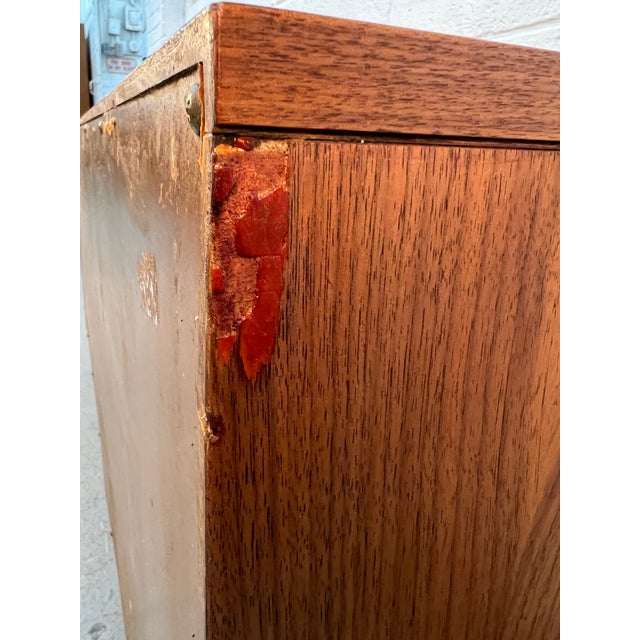 Mid-Century Modern Eight-Drawer Walnut Dresser by R-Way Furniture For Sale - Image 16 of 18