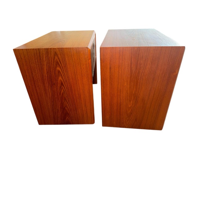 Burnt Umber 1970s Pair of Danish Teak Nightstands Endtables Two Drawer Finished Backside Kai Kristiansen for Mobelfabrik For Sale - Image 8 of 12