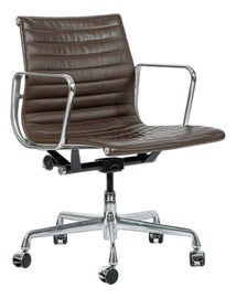 Example of Eames Chairs