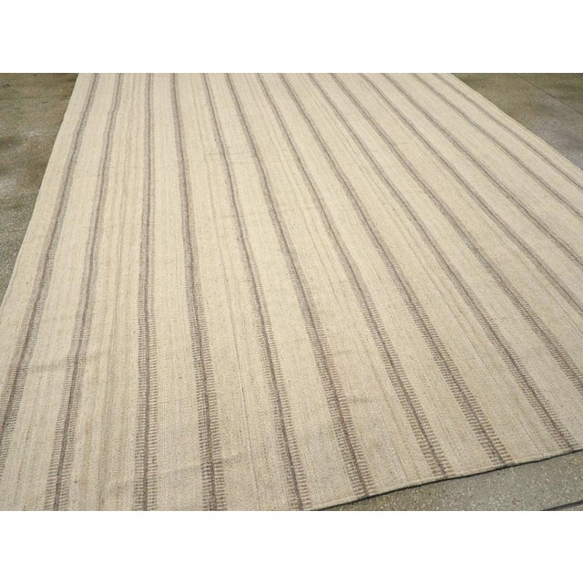 Galerie Shabab Collection Mid-20th Century Turkish Flatweave Kilim Room Size Rug For Sale In New York - Image 6 of 8