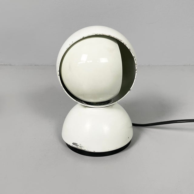 1970s Italian Modern White Eclisse Table Lamps by Vico Magistretti for Artemide, 1970s, Set of 2 For Sale - Image 5 of 16