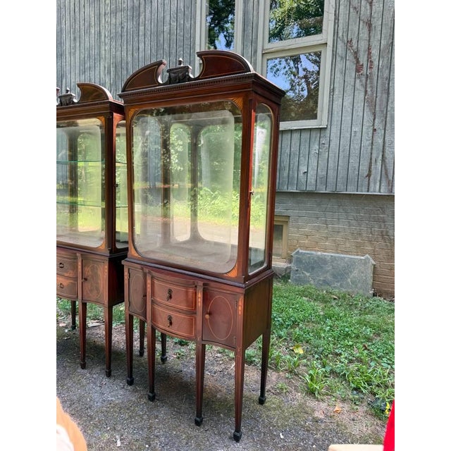 Pair of Vintage George III Carved Mahogany and Satinwood Inlaid Display Cabinets For Sale In Washington DC - Image 6 of 17