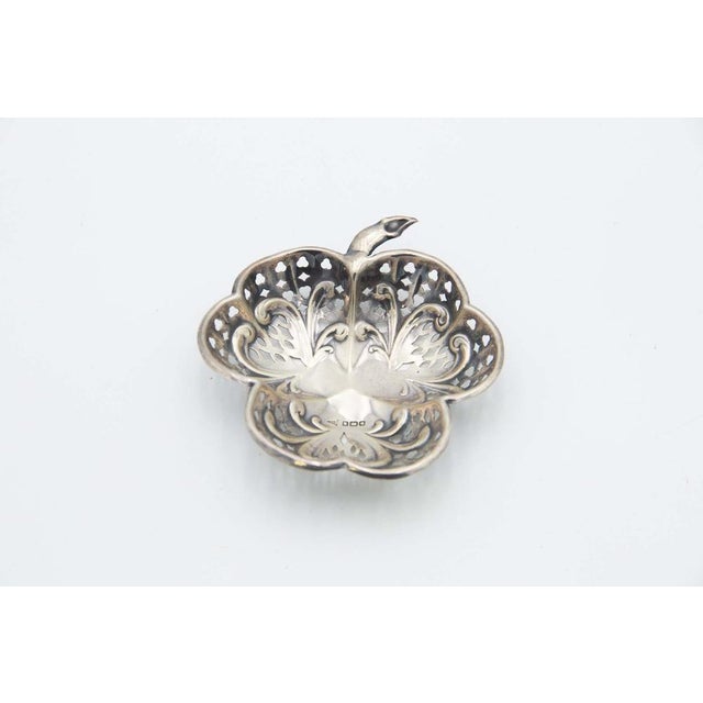 Silver Clover-Shaped Ring with Cutouts For Sale - Image 4 of 4