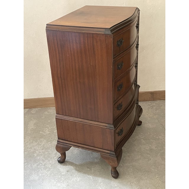 Classical Mahogany Chest of Drawers, in Very Good conditions. Designed 1920 to 1949