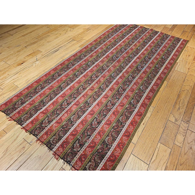 Red Mid-19th Century Hand-Woven Kashmiri Paisley Shawl, Wool, India For Sale - Image 8 of 12