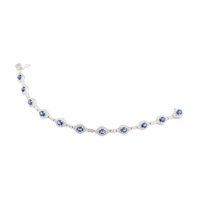 Natural blue sapphire 4.71cts & diamond 1.73cts bracelet in 18k gold For Sale - Image 4 of 18