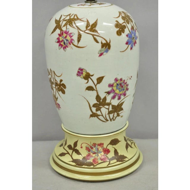 Chinoiserie Vintage Oriental Chinese Porcelain Bulbous Jardinière Floral Oriental Table Lamp For Sale - Image 3 of 12