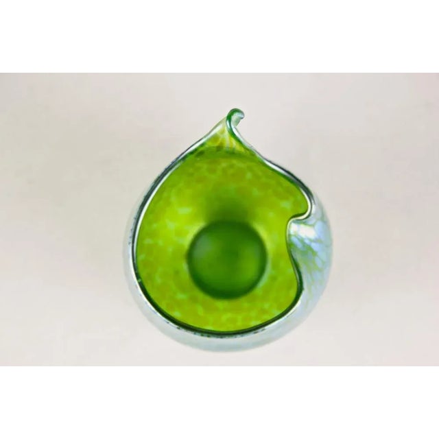 Iriscident Glass Vase with Creta Papillon Decor from Loetz Witwe, Bohemia, 1902 For Sale - Image 9 of 10