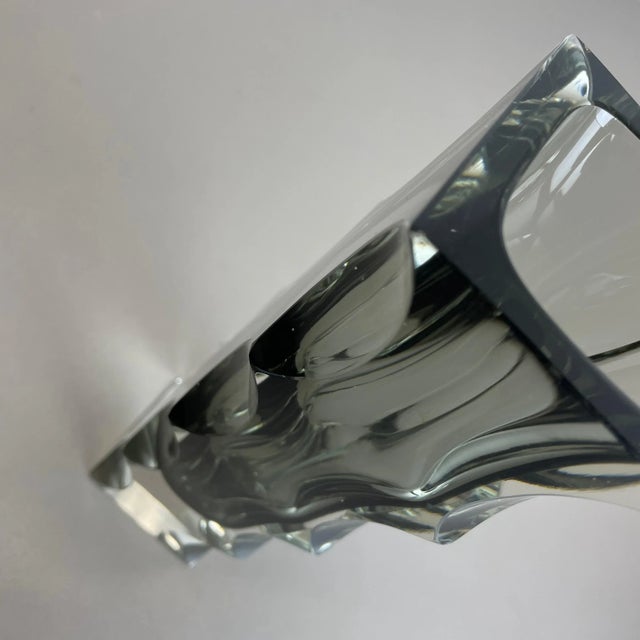 Large Mandruzzato Faceted Glass Sommerso Vase, Murano, Italy 1970s For Sale - Image 14 of 18