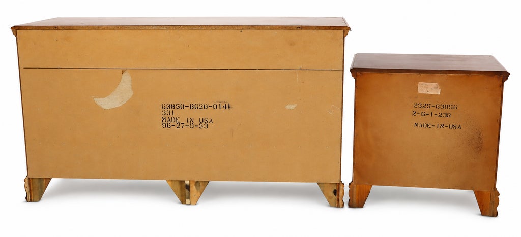 1980s Vintage Chippendale-Style Mahogany Dresser and Nightstand Set — view 7