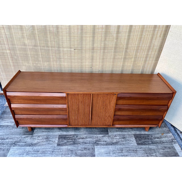 Mid-Century Modern Fully Refinished Mid Century Modern 9 Drawers Dresser /Credenza by Lane Altavista Furniture. Circa 1960s For Sale - Image 3 of 18