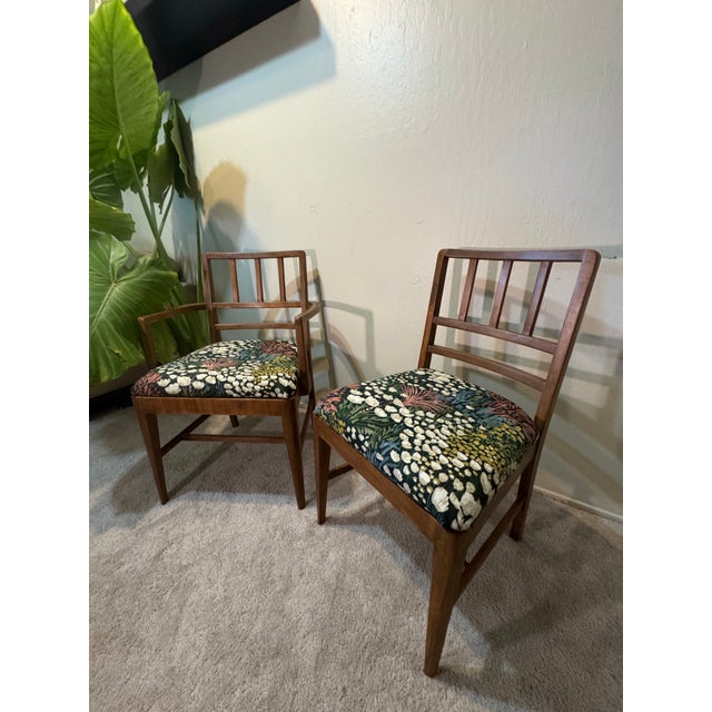 Mid-Century Modern Pair of 1940s Mid-Century Slat-Back Dining Chairs, Newly Reupholstered in Botanical Print For Sale - Image 3 of 7