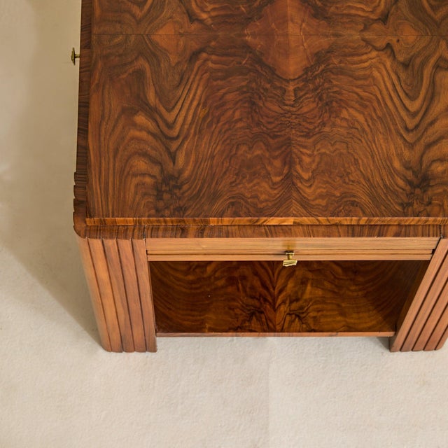 Italian Art Deco Walnut Coffee Table with Pull-Out Extensions, 1940s For Sale - Image 11 of 11