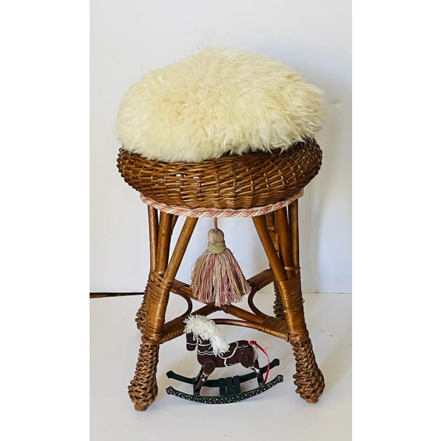 1950s Vintage Wicker Stool or Plant Stand With Lambskin Pillow For Sale - Image 4 of 4