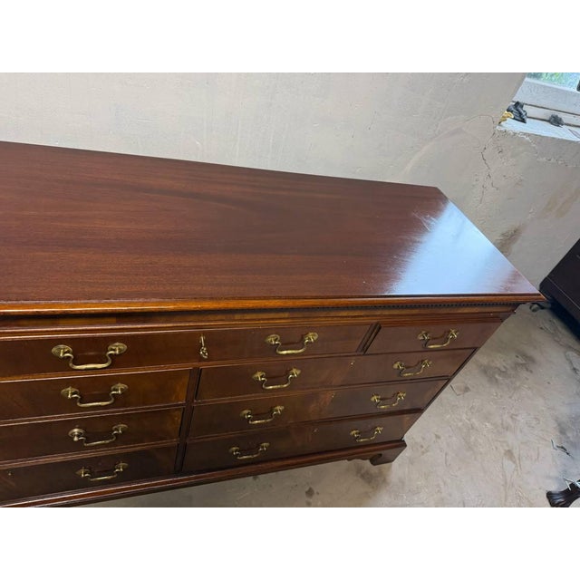 Late 20th Century Hickory Chair Georgian Solid Mahogany Nine-Drawer Dresser or Credenza With Key For Sale In Washington DC - Image 6 of 18