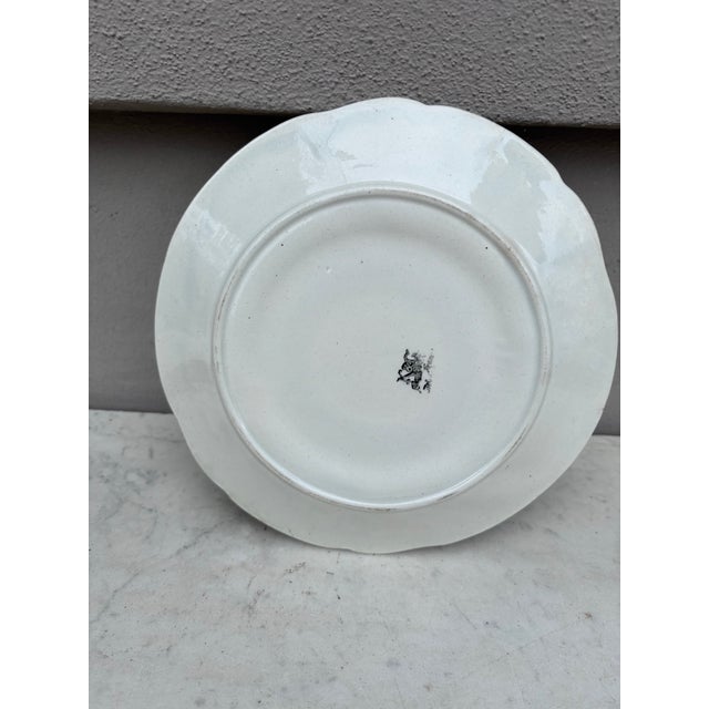 1900 - 1909 Majolica Asparagus Plate With Cyclamens Keller & Guerin Saint Clement For Sale - Image 5 of 5