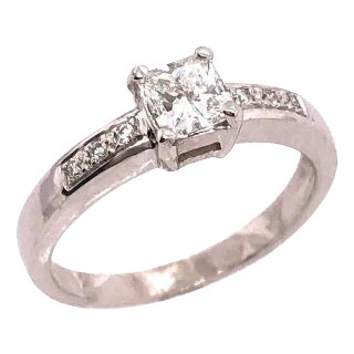 18 Karat White Gold Diamond Engagement Ring 0.80 Total Diamond Weight, Size 5.25 For Sale