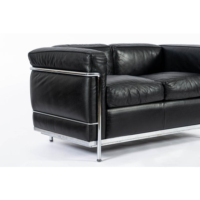 Authentic Cassina Lc2 Black Leather Two-Seat Sofa by Le Corbusier 1994 For Sale - Image 10 of 17