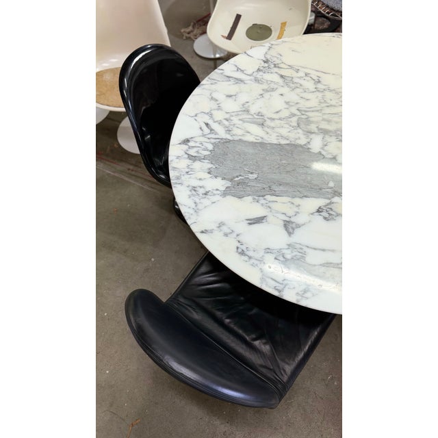 Model 1-2-3 Side Chairs and Panton Chairs in Black Leather by Verner Panton for Fritz Hansen & Fehlbaum, 1970s, Set of 4 For Sale - Image 9 of 16