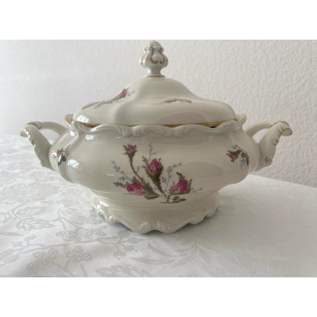Mid 20th Century Rosenthal China Exquisite Moss Rose Pompadour Dinnerware Set- 96 Pieces Mint Condition For Sale - Image 10 of 12
