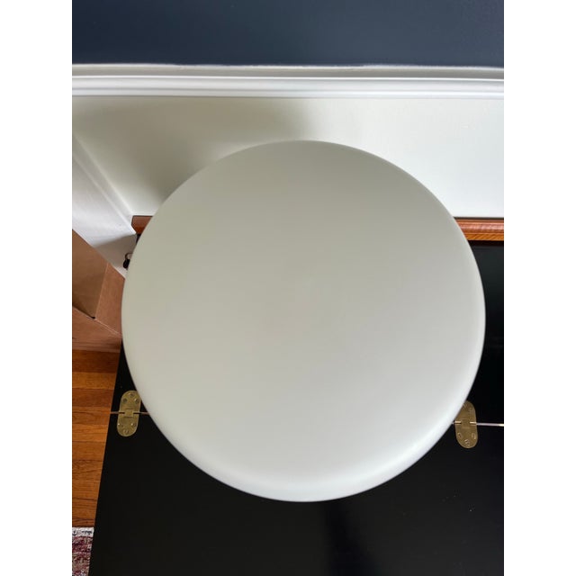 Mid-Century Modern 1960s Mid-Century Modern Laurel "Mushroom" Table Lamp in Frosted White Milk Glass For Sale - Image 3 of 8