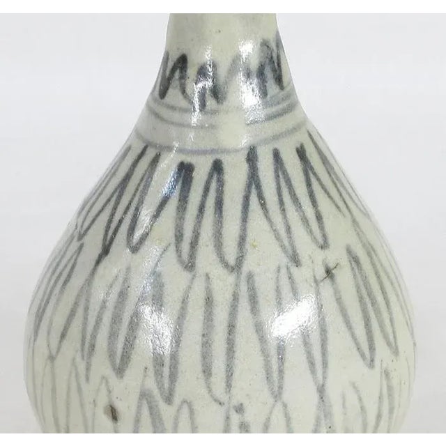 17th Century Japanese Shoki-Imari Bottle With Kintsugi For Sale - Image 4 of 11