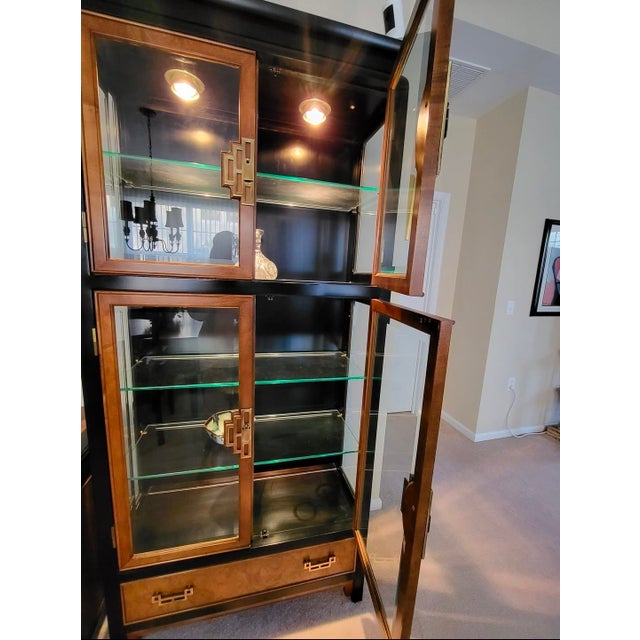 Vintage Raymond Sobota for Century Furniture Chin Hua Chinoiserie Style Burl Wood China / Display Cabinet For Sale In New York - Image 6 of 7