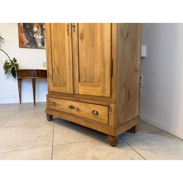 Brown Farmhouse Display Cabinet in Spruce Wood For Sale - Image 8 of 12