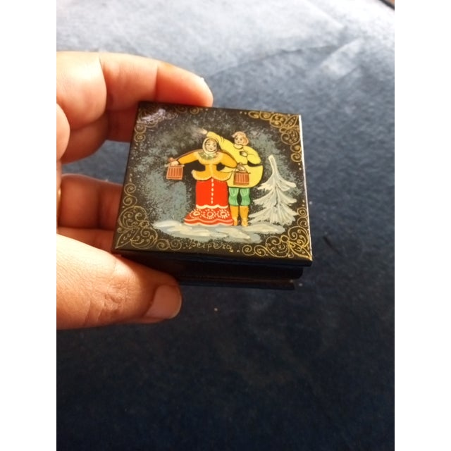 Folk Art 1980s Gorgeous Lacquer Ware Hinged Trinket Box For Sale - Image 3 of 7