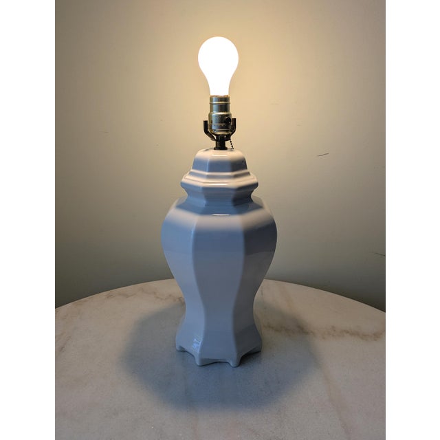 Chinoiserie Vintage White Ceramic Ginger Jar Lamp For Sale - Image 3 of 6