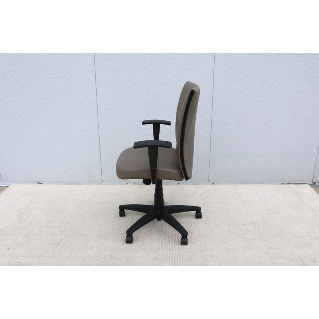 Steelcase Turnstone Jacket Ergonomic Executive Desk Chair in Taupe Leather, New For Sale In New York - Image 6 of 18