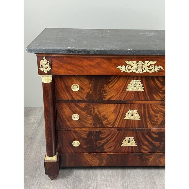 Brown 19th Century Empire-Style Mahogany Chest of Drawers For Sale - Image 8 of 13