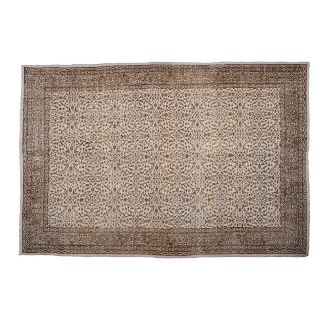 Vintage Oversize Turkish Rug 79.9"x118.5" / 205x304cm Hand woven with high quality pure wool Excellent condition From...