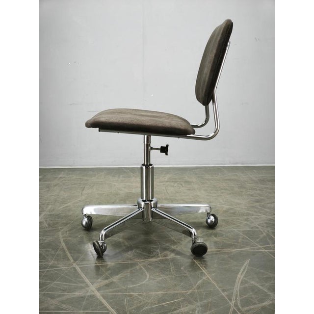 1970s Italian Swivel Office Chair with Chrome Base, 1970s For Sale - Image 5 of 15