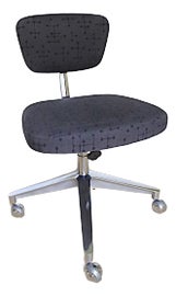 Example of Eero Saarinen Office Chairs