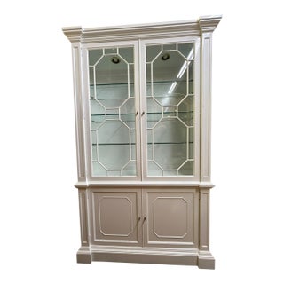 Late 20th Century Hollywood Regency Baker Furniture Co White Lacquer Display Cabinet For Sale