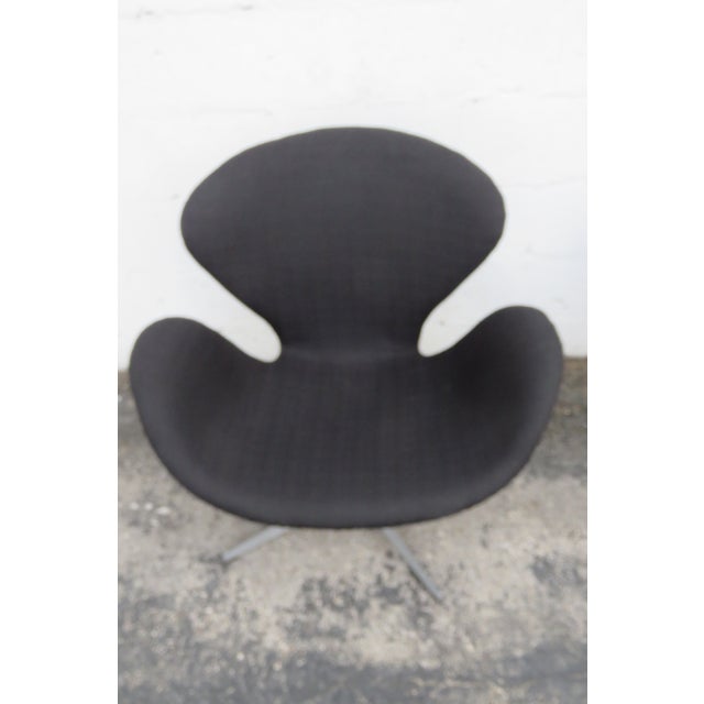 Mid-Century Modern Fritz Hansen Denmark Danish Modern Mid Century Black Swan Chairs a Pair 5379 For Sale - Image 3 of 15