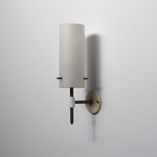1950s Vintage Italian Wall Sconce in Brass with White Lacquered Metal and Opaline Glass, 1950s For Sale - Image 5 of 6