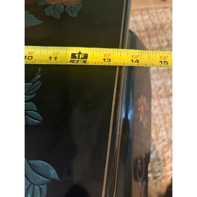 Circa 1920's Antique Chinoiserie Black Lacquer Wood Stool / Side Table For Sale In San Diego - Image 6 of 10