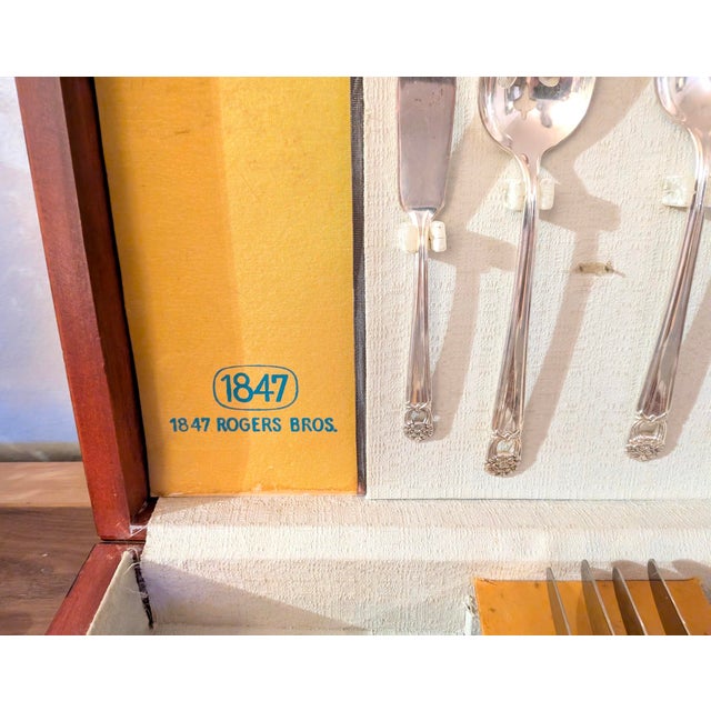 Vintage 1847 Rogers Bros. Silverplate Flatware Set - "Eternally Yours" - 52 Pieces With Original Anti-Tarnish Chest For Sale In Los Angeles - Image 6 of 13