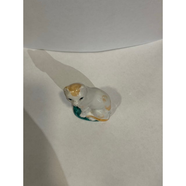 Traditional Mid 19th Century Vintage Staffordshire Cat Figurine For Sale - Image 3 of 4