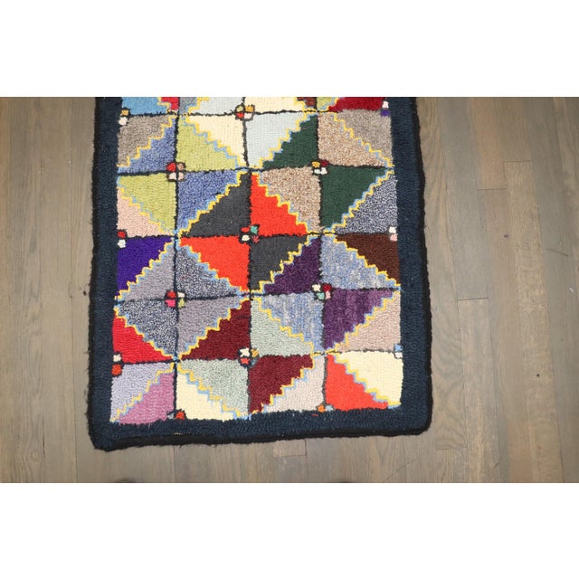 Mid 20th Century American Hooked Geometric Diamond Grid Rug no. j5264 For Sale - Image 5 of 6