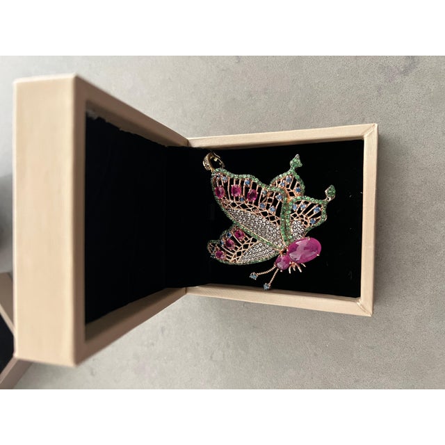 Gemstone Stunning Bochic "Orient" Multi Sapphires & Ruby Brooch Set In 18K Gold & Silver For Sale - Image 7 of 18