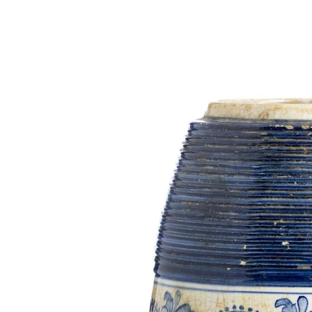 Earthenware - Earthenware pot - 19th century. Portuguese; 19th/20th century decoration in shades of blue with floral...