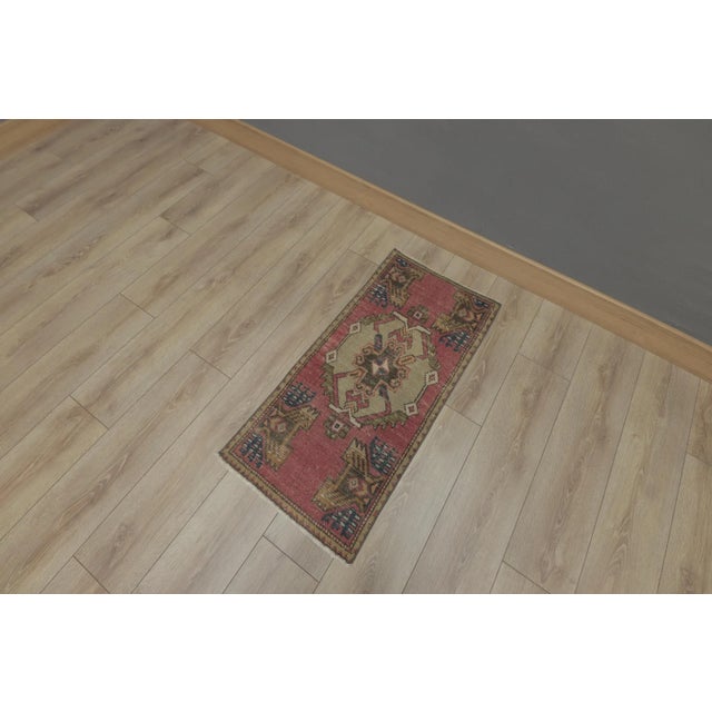 Size: 1.6 x 2.9 ft ( 48 x 88 cm) 17 x 34 inches Color: Organic Natural Dye ( Red,Green,White ) Material: 100% Hand Spun...