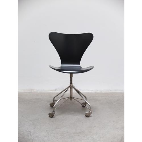 1st Edition 3117 Swivel Desk Chair by Arne Jacobsen for Fritz Hansen, 1955 For Sale - Image 3 of 17