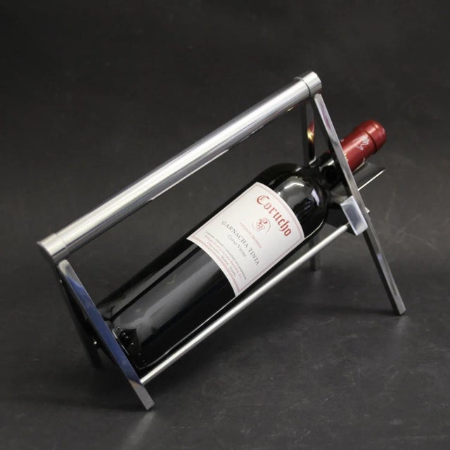 - Chromed metal bottle holder - piece of felt to avoid drops - perfect handling - 22.5 cm tall, 30 cm long - bottle of red...