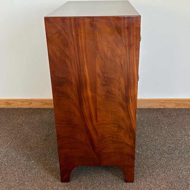 1990s Wright Table Co. Flamed Mahogany Bachelor’s Chest For Sale - Image 9 of 11