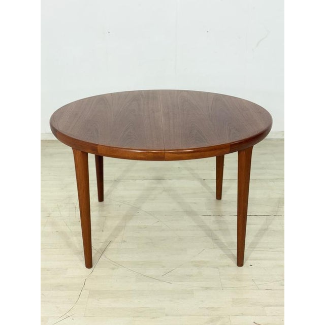 Mid-Century Danish Round Extendable Teak Model 16573 Dining Table from VV Møbler Spøttrup For Sale - Image 3 of 18